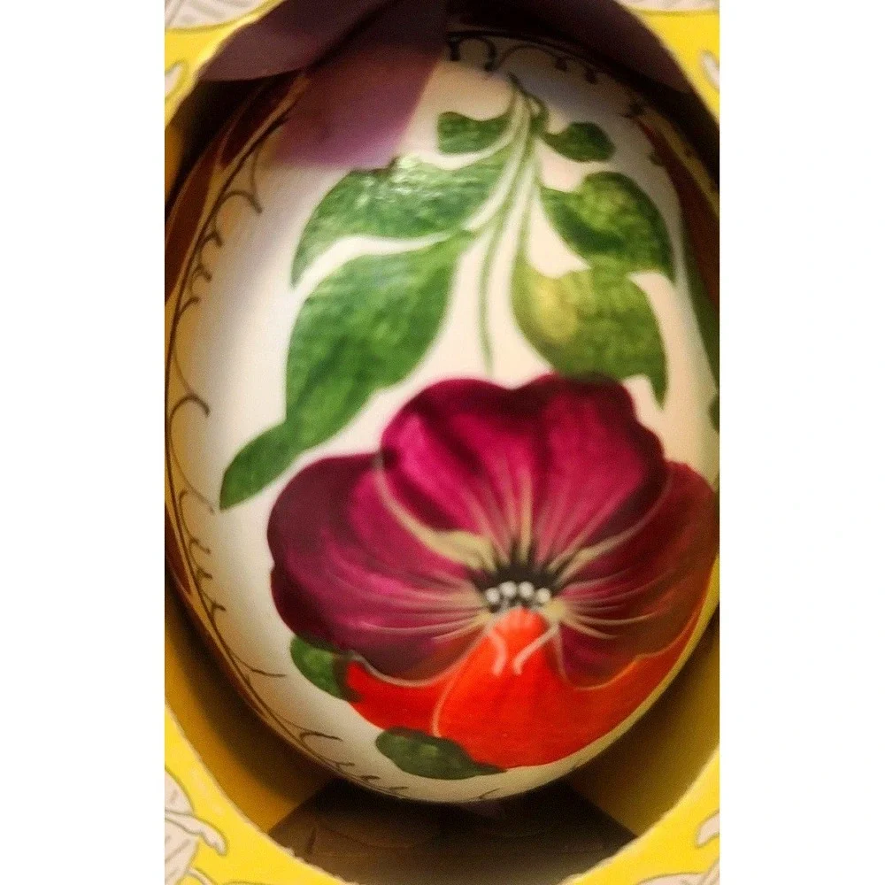 Hand‎ Painted Eggshell Easter Pansy Floral Collectible in Box French Ornament